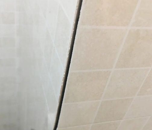 罗田瓷砖空鼓维修公司分享阳台瓷砖脱落的修复过程可以分为以下几个步骤