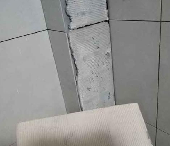 罗田瓷砖空鼓维修公司分享下厨房瓷砖脱落的补救措施。